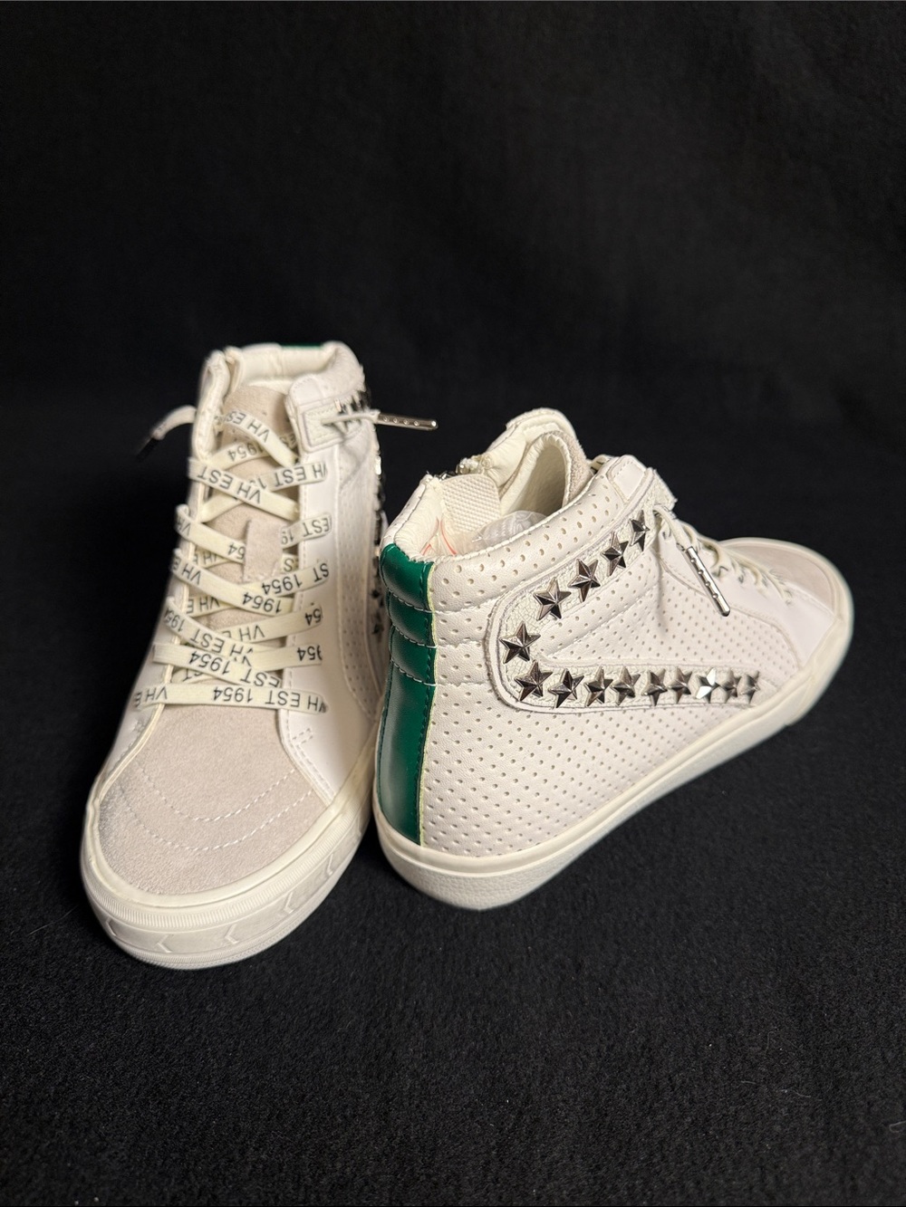 Vintage Havana White High-Top Sneakers with Green Heel and Silver Star Accents